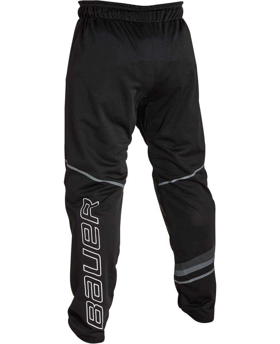 The BAUER XR Intermediate roller hockey skates are designed for recreational players seeking quality equipment for inline hockey. They offer several enhancements that ensure comfort and performance.